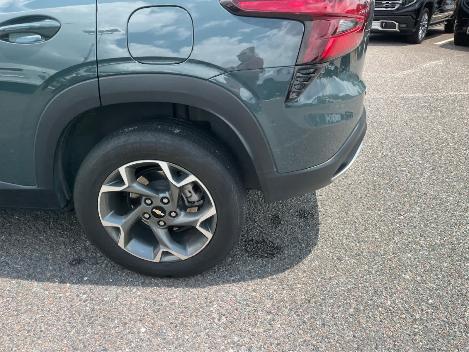 Used 2025 Chevrolet Trax LT FWD image 8