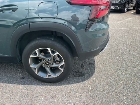 Used 2025 Chevrolet Trax LT FWD image 8