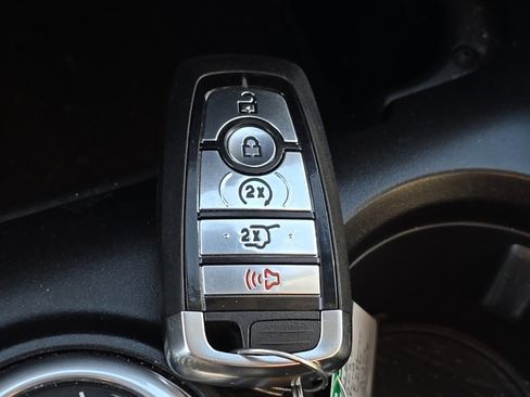 Used 2025 Ford Explorer Active w/ Active Comfort Package image 7