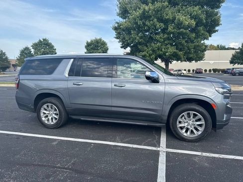 Used 2022 Chevrolet Suburban Premier RWD image 5