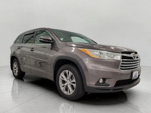 Used 2014 Toyota Highlander XLE image 1