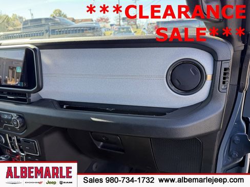 Used 2024 Jeep Wrangler Willys image 32