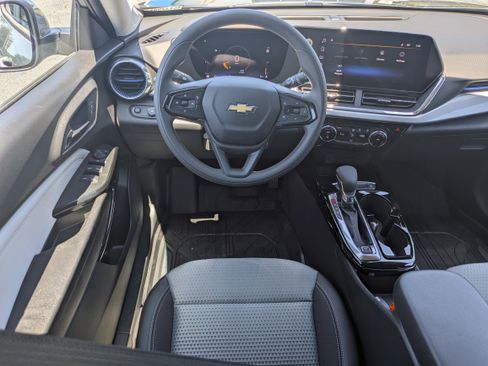 New 2026 Chevrolet Trax LT FWD image 4