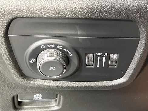 Used 2023 Jeep Grand Cherokee L Limited AWD/4WD image 10