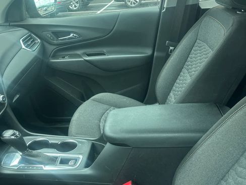 Used 2021 Chevrolet Equinox LT FWD image 3