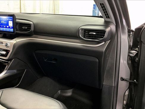 Certified 2022 Ford Explorer XLT w/ Equipment Group 202A image 15