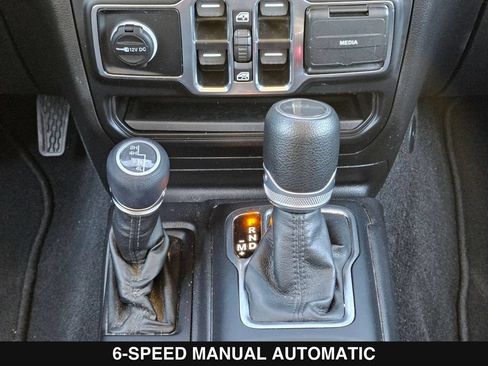 Used 2022 Jeep Gladiator Sport AWD/4WD image 23
