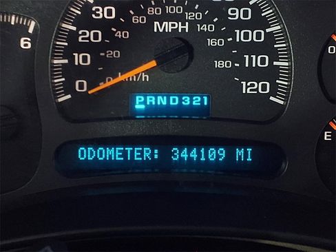 Used 2004 Chevrolet Suburban LS w/ Preferred Equipment Group image 15