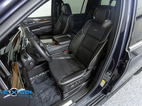 Used 2022 Cadillac Escalade ESV Premium Luxury image 25