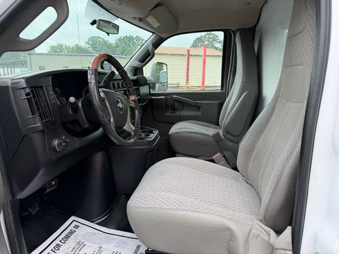 Used 2019 Chevrolet Express 3500 Extended w/ Power Convenience Package RWD image 9
