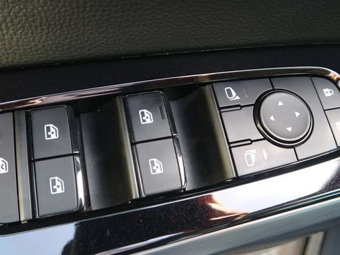 Used 2022 Nissan Pathfinder SL w/ SL Premium Package FWD image 29