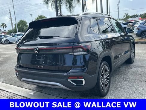 Used 2025 Volkswagen Taos SE FWD image 6