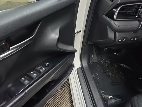 Used 2020 Toyota Camry LE w/ Carpet Mat Package FWD image 27