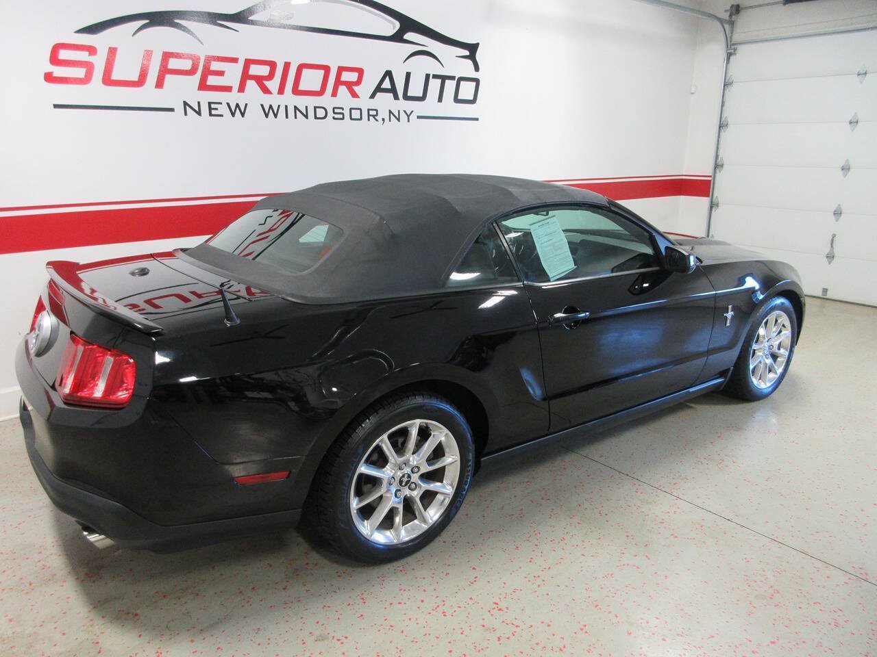 Used 2011 Ford Mustang Premium w/ 202A Rapid Spec Order Code RWD image 4