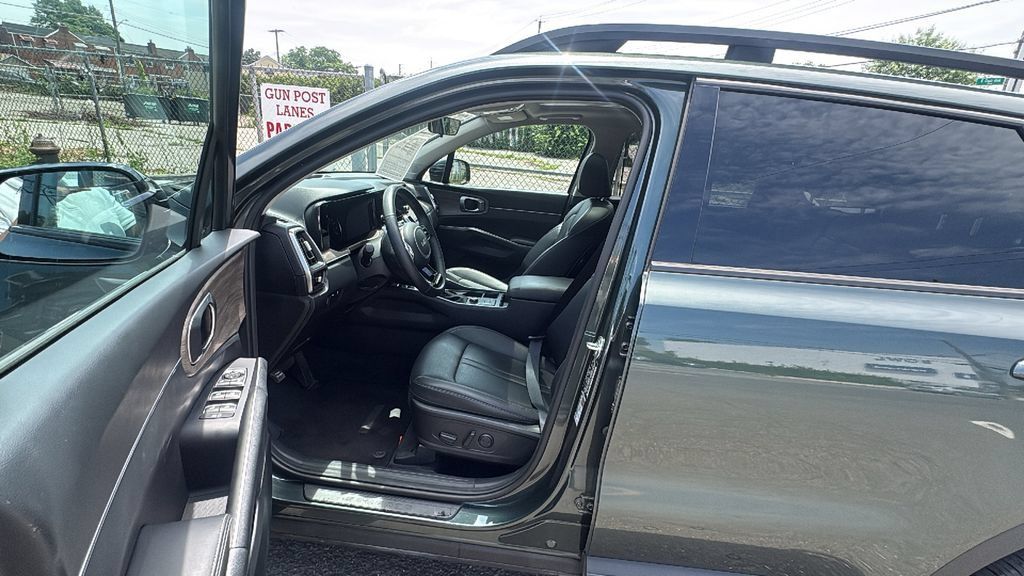 Used 2023 Kia Sorento S w/ Panoramic Sunroof Package AWD/4WD image 12