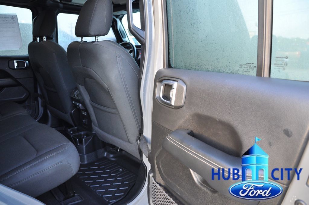 Used 2021 Jeep Wrangler Unlimited Sahara AWD/4WD image 15