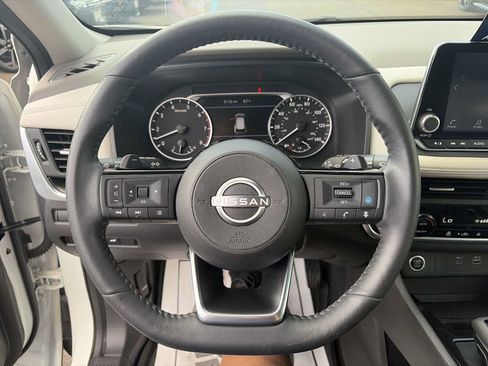 Used 2023 Nissan Rogue SV w/ SV Premium B Package FWD image 11