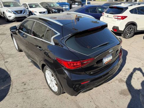 Used 2018 INFINITI QX30 Premium w/ Navigation Package image 16