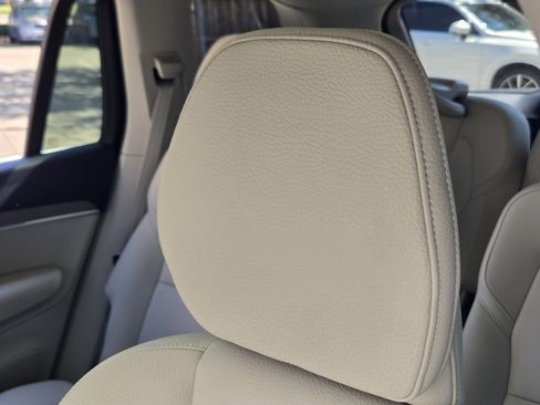 Certified 2025 Volvo XC90 B5 Plus w/ Protection Package Premier image 19