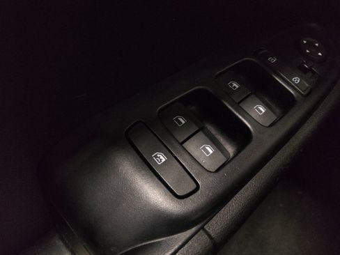 Used 2020 Hyundai Venue SE image 27