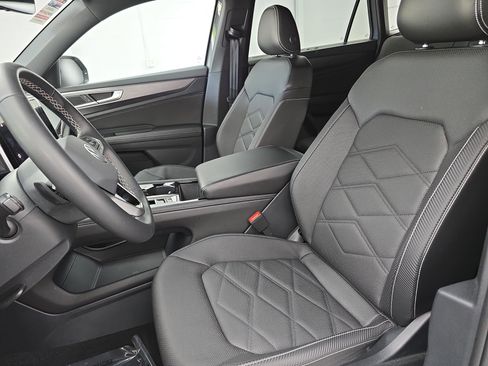 Certified 2024 Volkswagen Atlas Cross Sport SE image 15