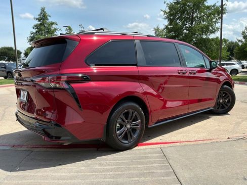 Used 2025 Toyota Sienna XSE AWD/4WD image 6