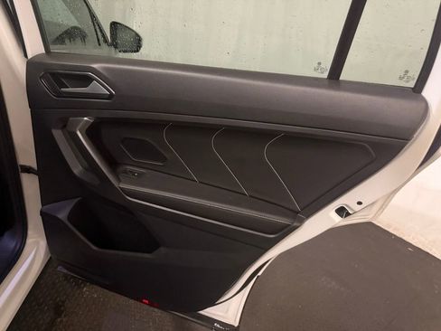 Used 2022 Volkswagen Tiguan SE image 29