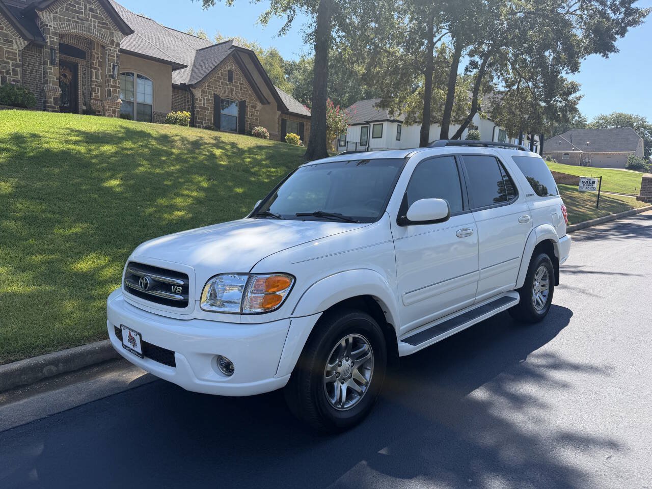 Used 2004 Toyota Sequoia Limited RWD image 1