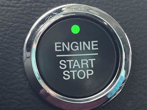 Used 2024 Ford Edge Titanium image 29