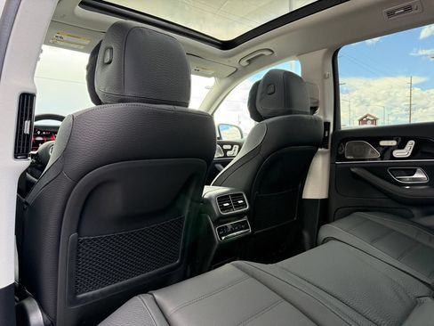 Used 2025 Mercedes-Benz GLS 450 4MATIC image 36