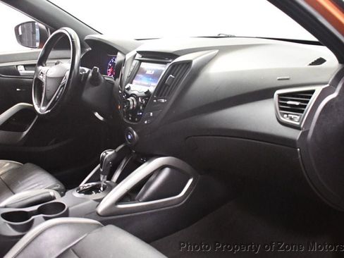 Used 2016 Hyundai Veloster Turbo image 11
