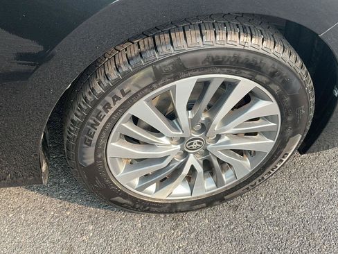 Used 2018 Toyota Corolla XLE FWD image 6