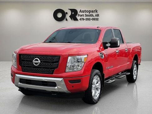 Used 2021 Nissan Titan SV w/ SV Convenience Package image 2