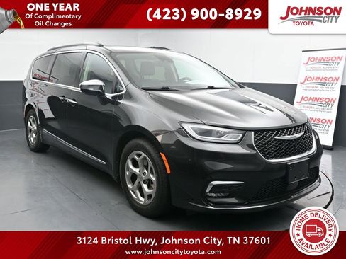 Used 2023 Chrysler Pacifica Limited image 1
