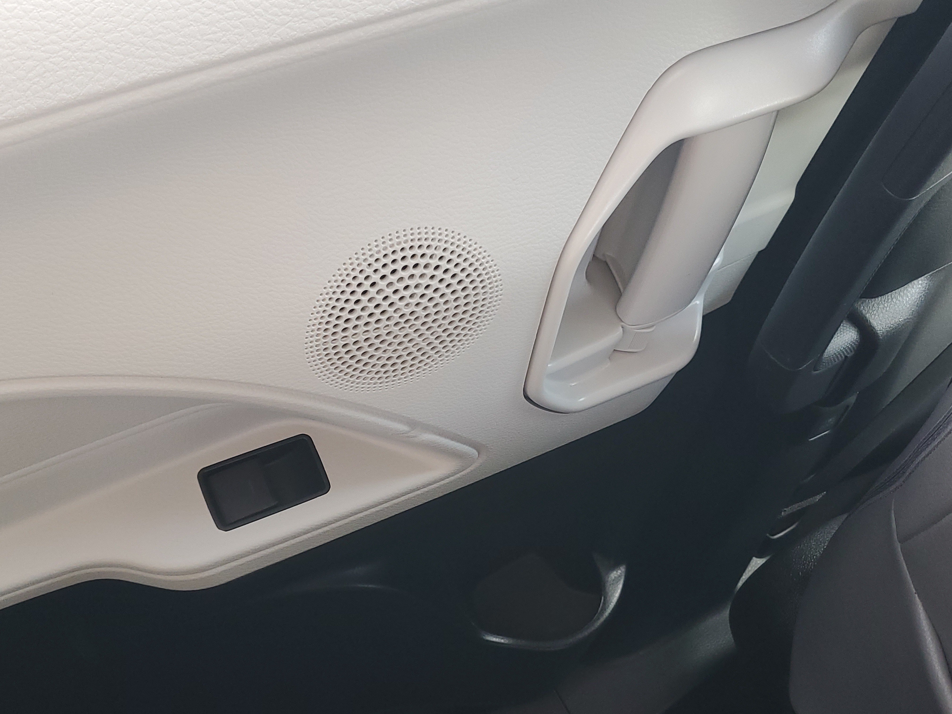 Certified 2025 Toyota Sienna XLE FWD image 14