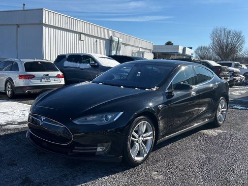 Used 2016 Tesla Model S 70 image 2