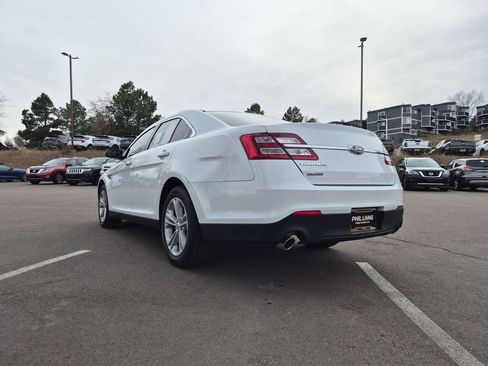 Used 2019 Ford Taurus SE image 5