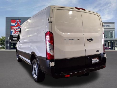 Used 2019 Ford Transit 250 130 Low Roof RWD image 3