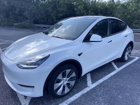 Used 2023 Tesla Model Y Long Range AWD/4WD image 1