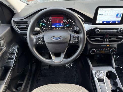 Used 2022 Ford Escape SE image 16