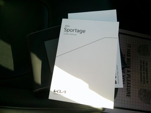 Used 2024 Kia Sportage EX image 18