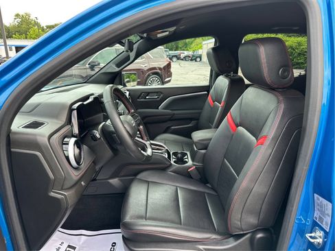 Used 2023 Chevrolet Colorado Z71 w/ Z71 Convenience Package 2 AWD/4WD image 9