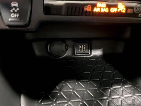 Certified 2024 Toyota RAV4 XLE AWD/4WD image 33