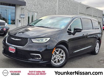 Used 2023 Chrysler Pacifica Touring-L