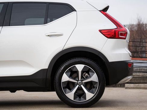 Certified 2025 Volvo XC40 B5 Core image 4