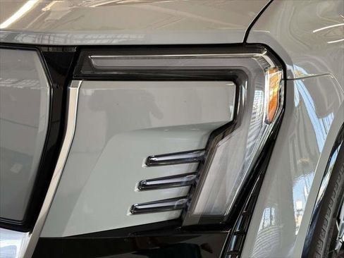 Used 2024 GMC Sierra EV Denali image 9