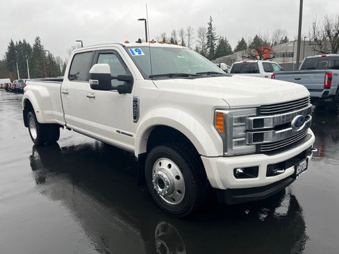 Used 2019 Ford F450 Limited image 3