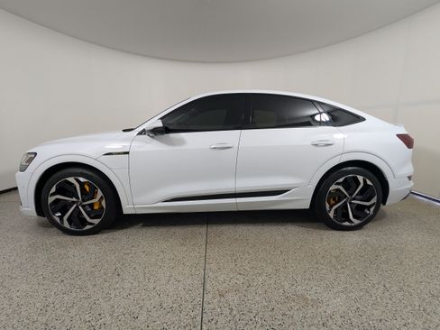 Used 2022 Audi e-tron Premium Plus w/ Premium Plus Package AWD/4WD image 4