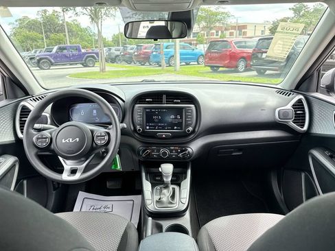 Used 2024 Kia Soul LX w/ Option Group 015 FWD image 25