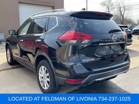 Used 2017 Nissan Rogue SV image 2